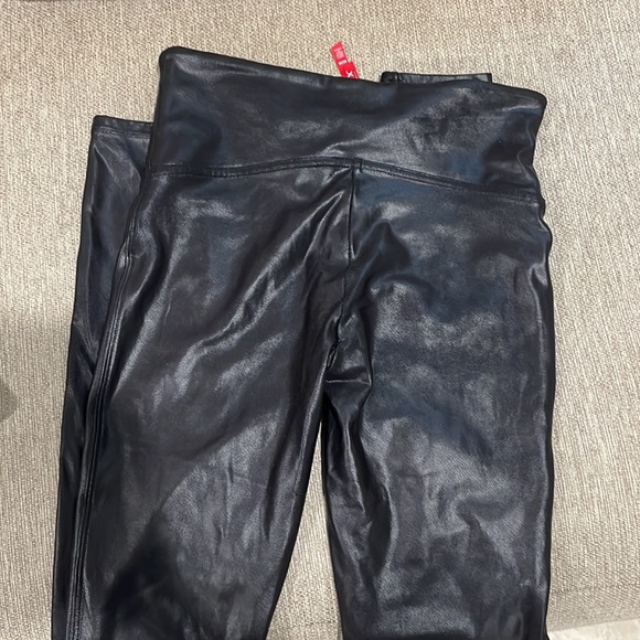 Spanx faux leather leggings size Medium - Picture 4 of 4